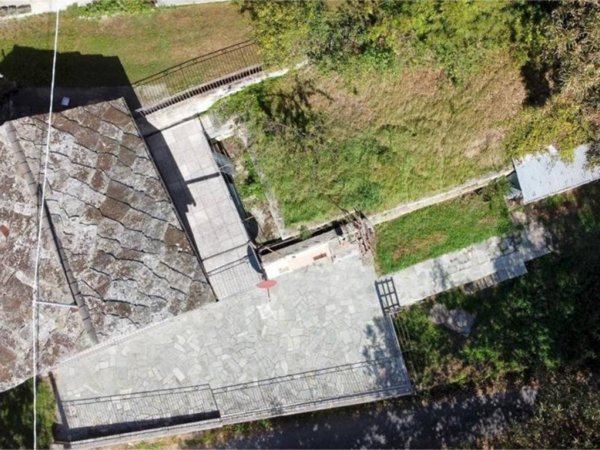 casa indipendente in vendita a Brossasco in zona Castello