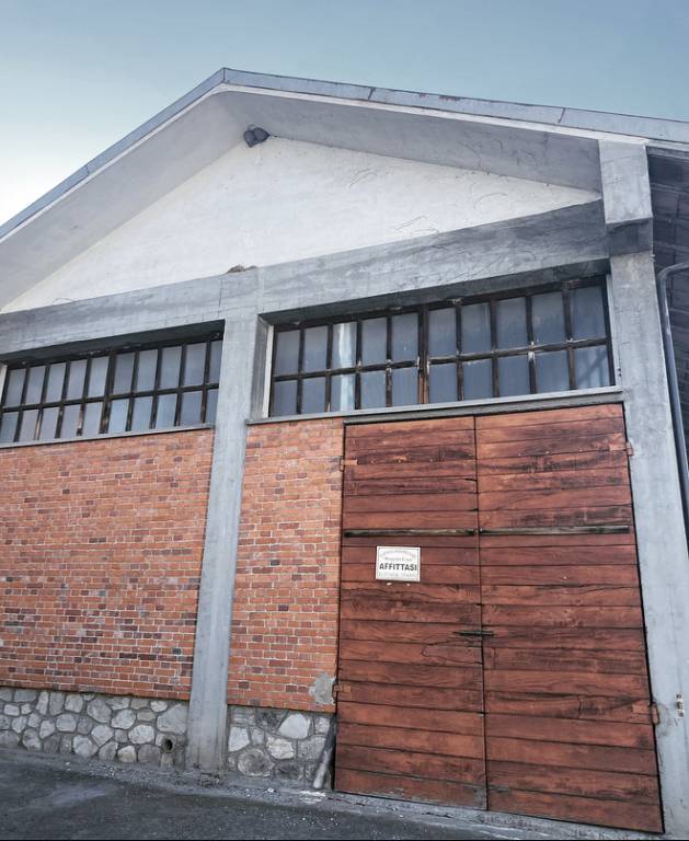 locale commerciale in vendita a Busca