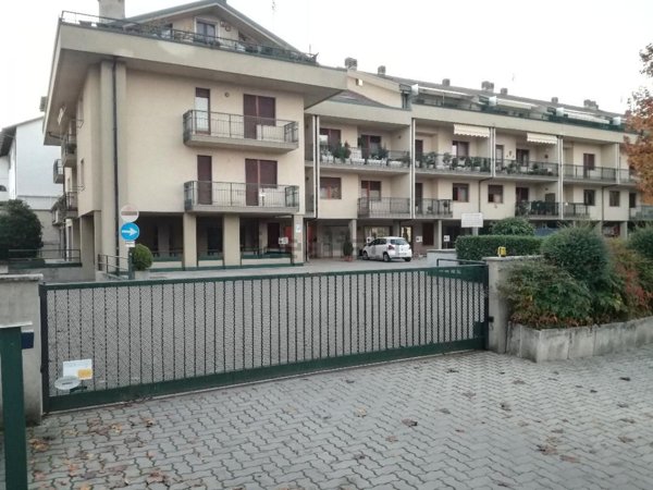 locale commerciale in vendita a Busca
