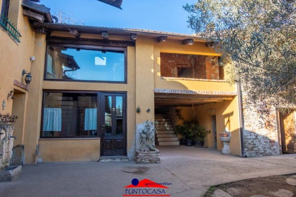 casa indipendente in vendita a Busca in zona San Vitale