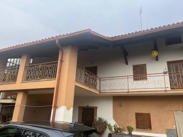 casa indipendente in vendita a Busca in zona Castelletto