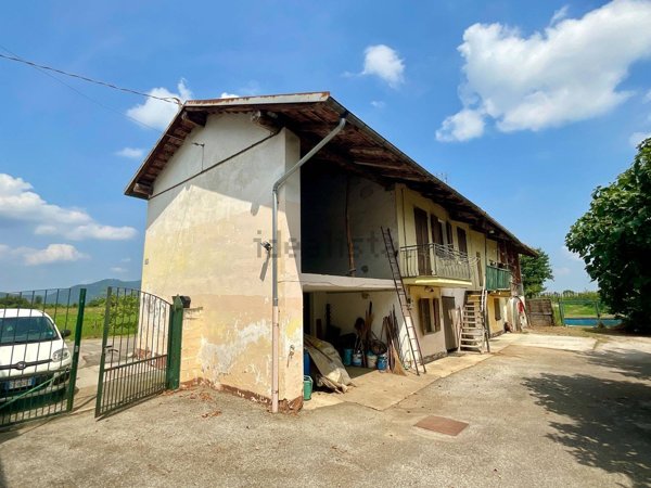 casale in vendita a Busca in zona Castelletto