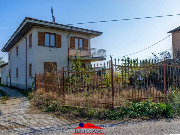 casa indipendente in vendita a Busca in zona Castelletto