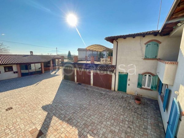 casa indipendente in vendita a Busca in zona Castelletto