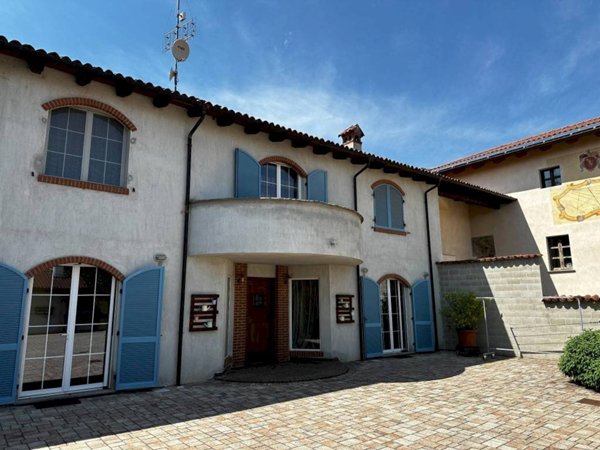 casa indipendente in vendita a Busca in zona Castelletto