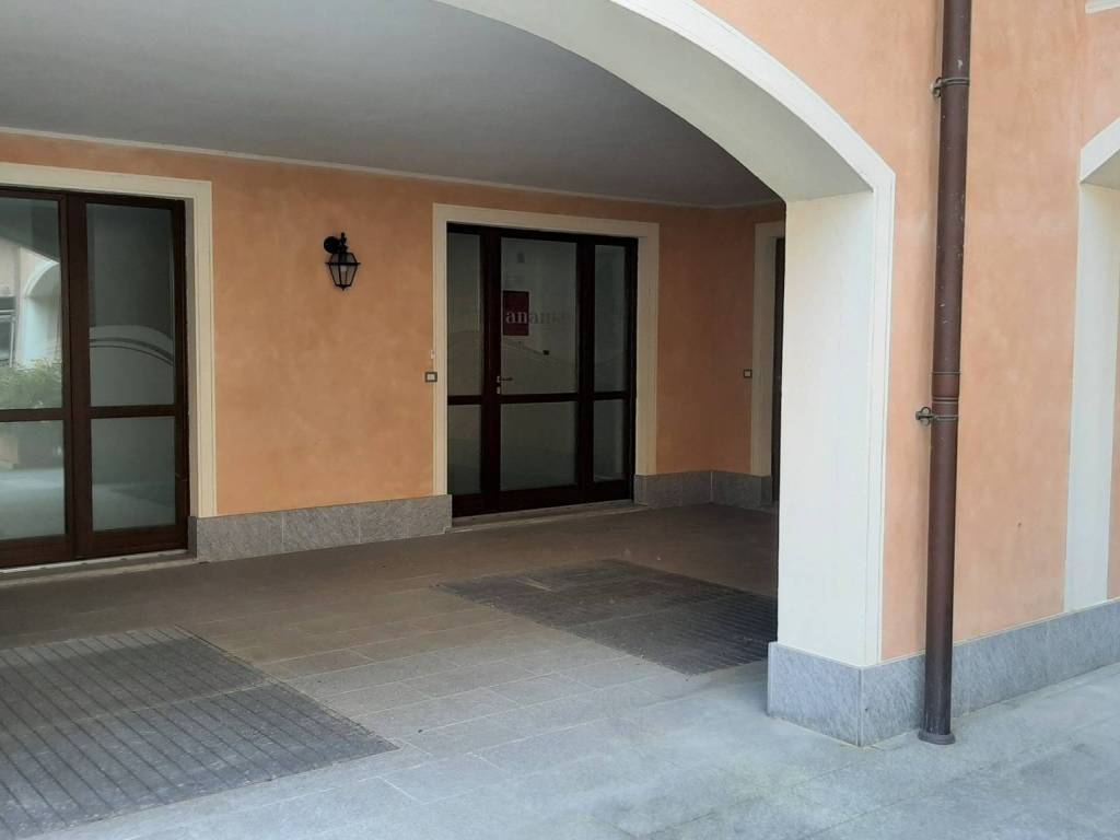 negozio in vendita a Busca