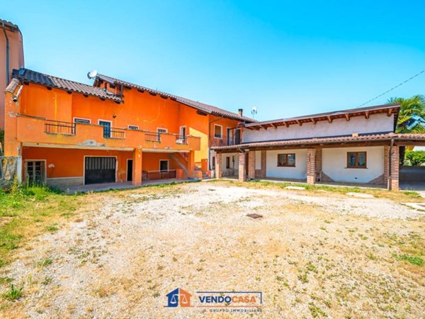 casa indipendente in vendita a Busca in zona San Vitale