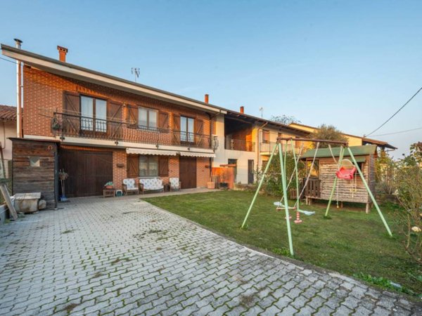 casa indipendente in vendita a Busca in zona Castelletto