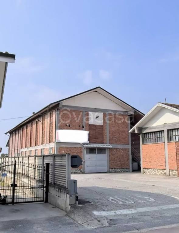 locale commerciale in vendita a Busca
