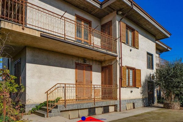 casa indipendente in vendita a Busca in zona Castelletto