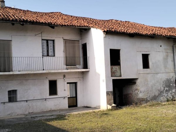 casale in vendita a Busca in zona San Rocco