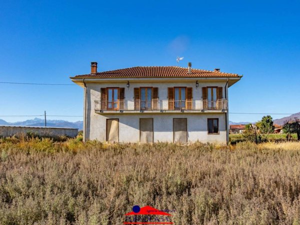 casa indipendente in vendita a Busca in zona San Barnaba