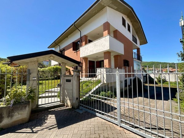 casa indipendente in vendita a Busca