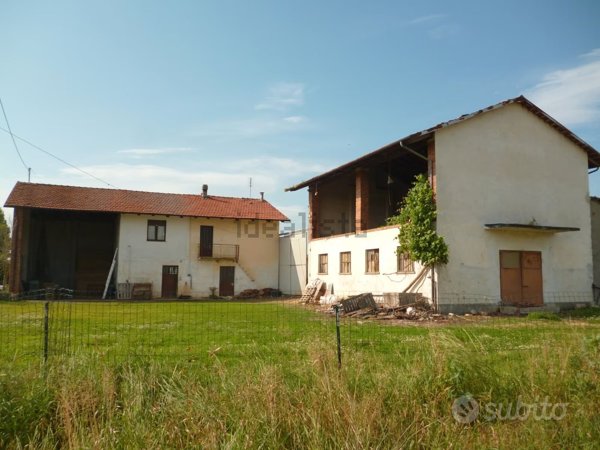 esavano in vendita a Busca in zona San Chiaffredo