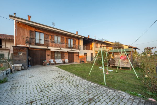 casa indipendente in vendita a Busca in zona Castelletto