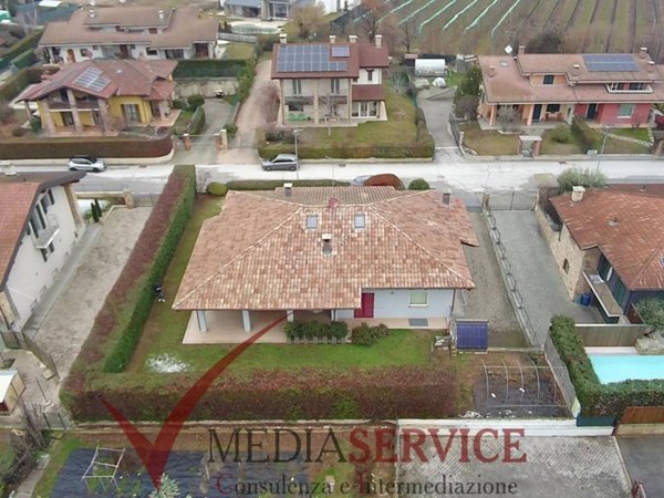 casa indipendente in vendita a Busca