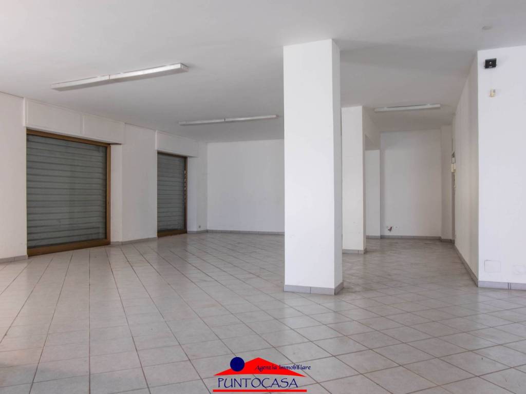 locale commerciale in vendita a Busca