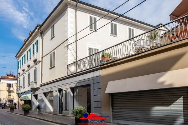 locale commerciale in vendita a Busca