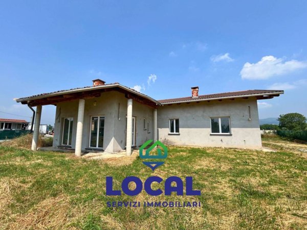 casa indipendente in vendita a Busca in zona Castelletto