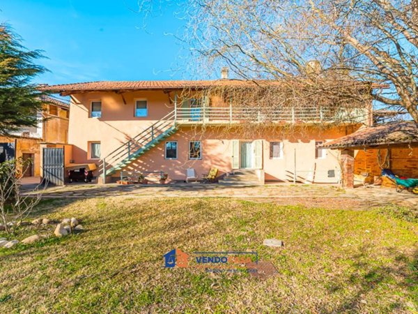 casa indipendente in vendita a Busca in zona Castelletto