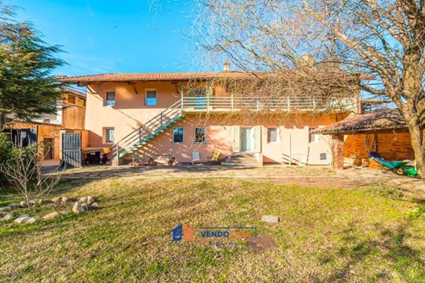 casa indipendente in vendita a Busca in zona Castelletto