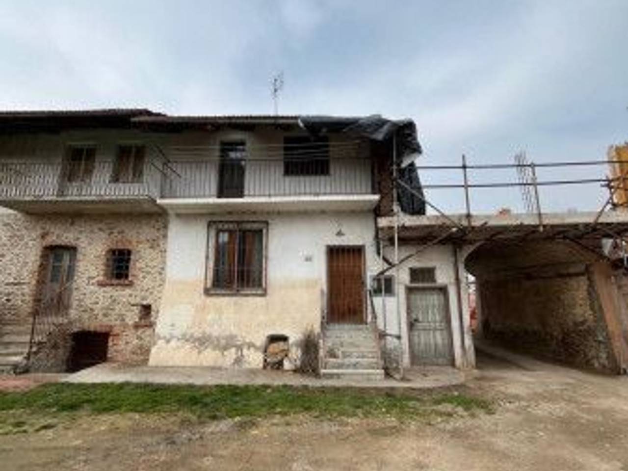 casa indipendente in vendita a Busca in zona Castelletto