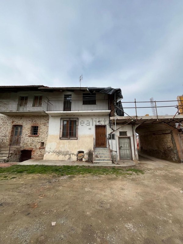 casa indipendente in vendita a Busca in zona Castelletto