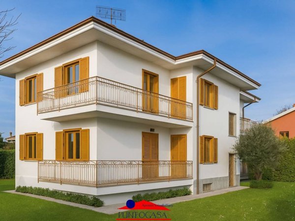 casa indipendente in vendita a Busca in zona Castelletto