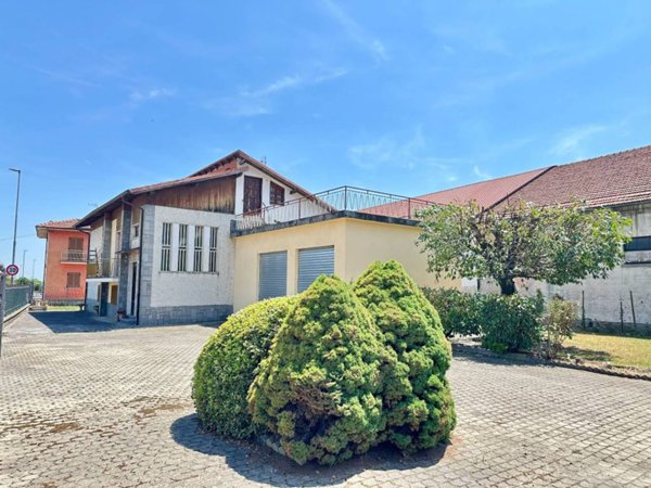casa indipendente in vendita a Busca in zona Madonna del Campanile