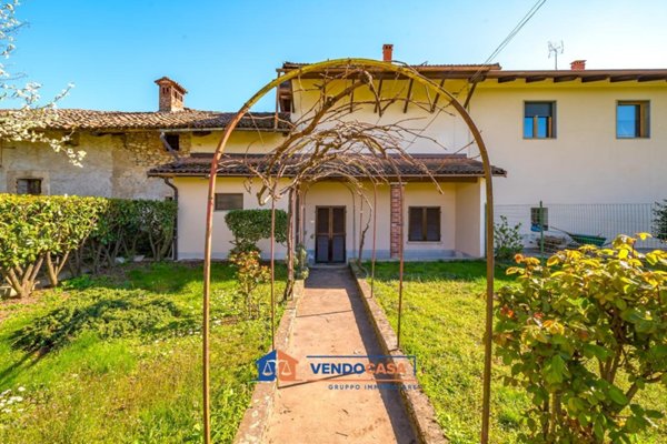 casa indipendente in vendita a Busca in zona Castelletto