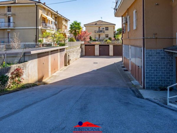 ufficio in vendita a Busca