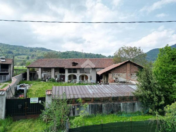casa indipendente in vendita a Busca in zona Morra San Giovanni