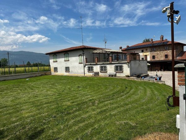 casa indipendente in vendita a Busca in zona Castelletto
