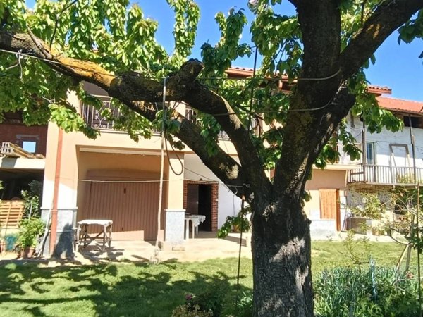 casa indipendente in vendita a Busca in zona Castelletto
