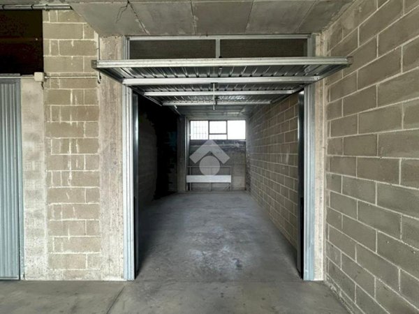 locale di sgombero in vendita a Busca in zona Madonna del Campanile