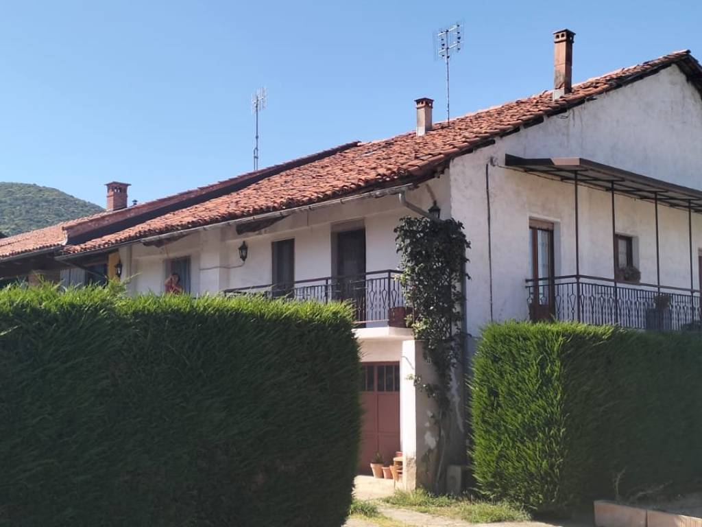 casa indipendente in vendita a Busca in zona Madonna del Campanile