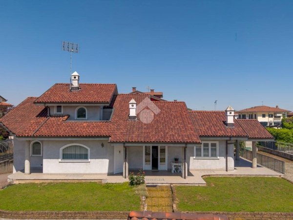 casa indipendente in vendita a Busca in zona San Rocco