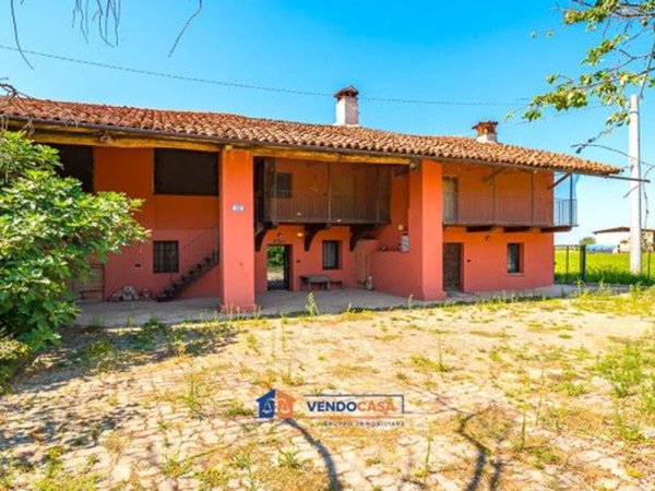 casale in vendita a Busca in zona San Vitale