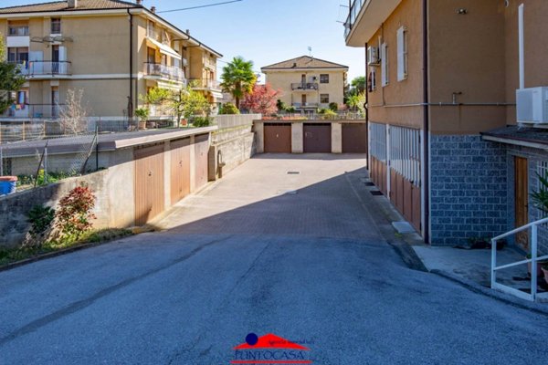 ufficio in vendita a Busca