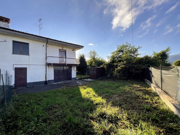 casa indipendente in vendita a Busca in zona Loreto