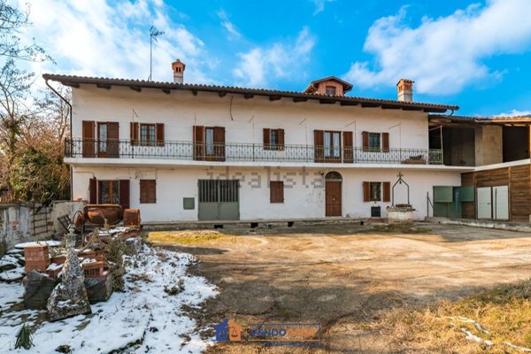 casale in vendita a Busca in zona Madonna del Campanile