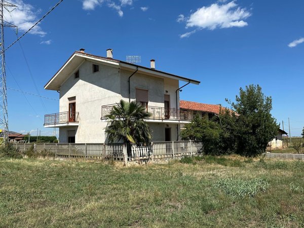 casa indipendente in vendita a Busca in zona San Barnaba
