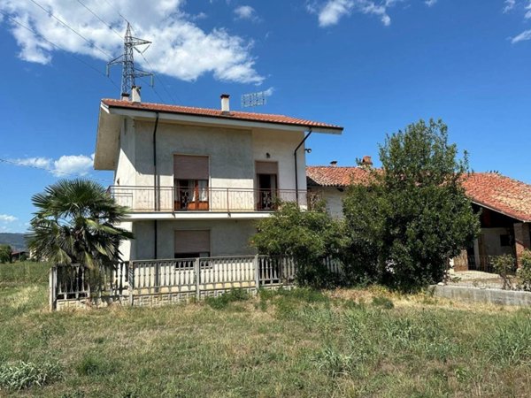 casa indipendente in vendita a Busca in zona San Barnaba
