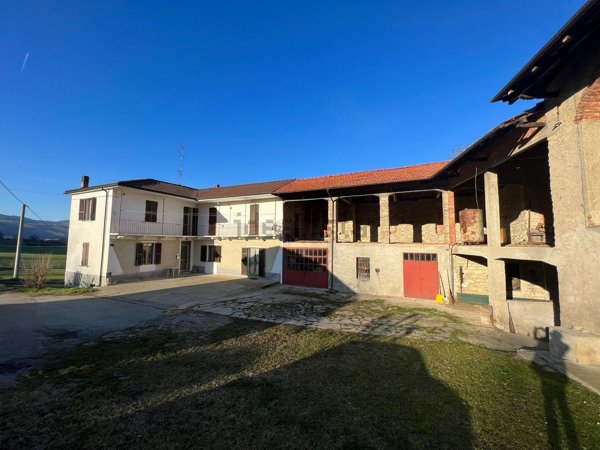 casa semindipendente in vendita a Camerana