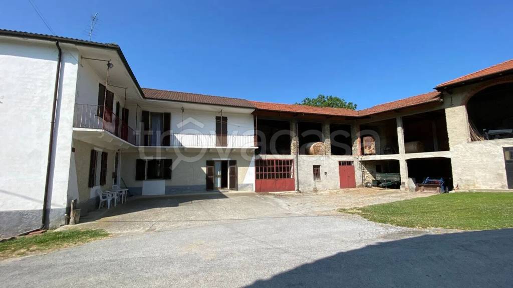 casa indipendente in vendita a Camerana