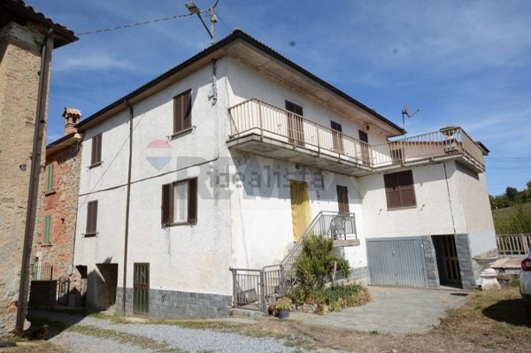 casa semindipendente in vendita a Camerana