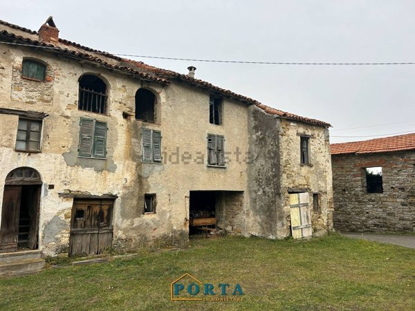 casale in vendita a Camerana