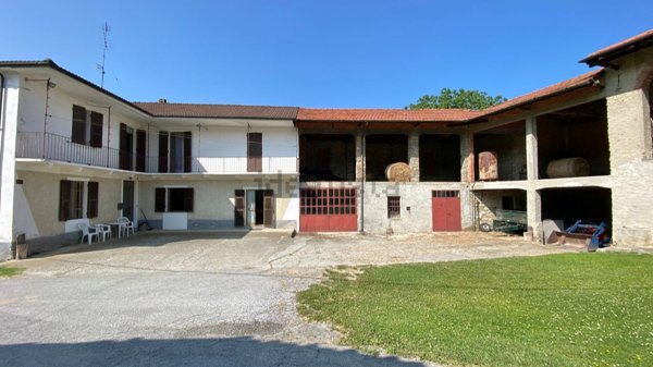 casa indipendente in vendita a Camerana