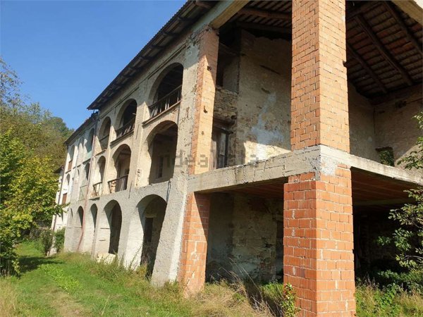 casale in vendita a Camerana
