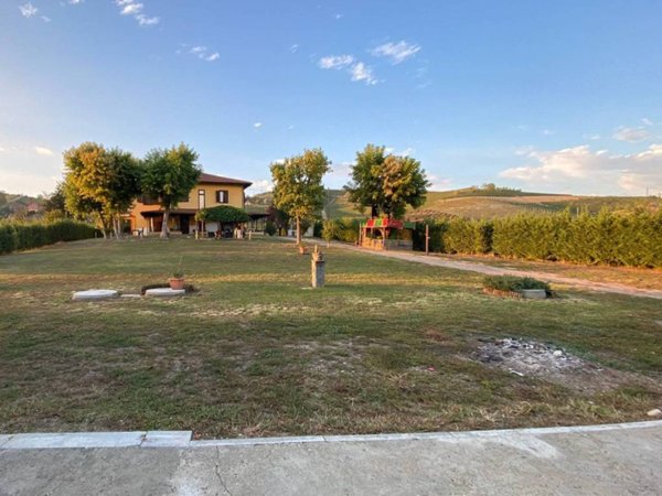 casa indipendente in vendita a Canale